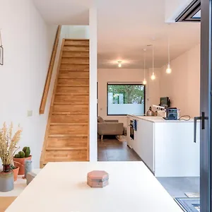 Stylishly Furnished Private In A Vibrant Area Antwerpen